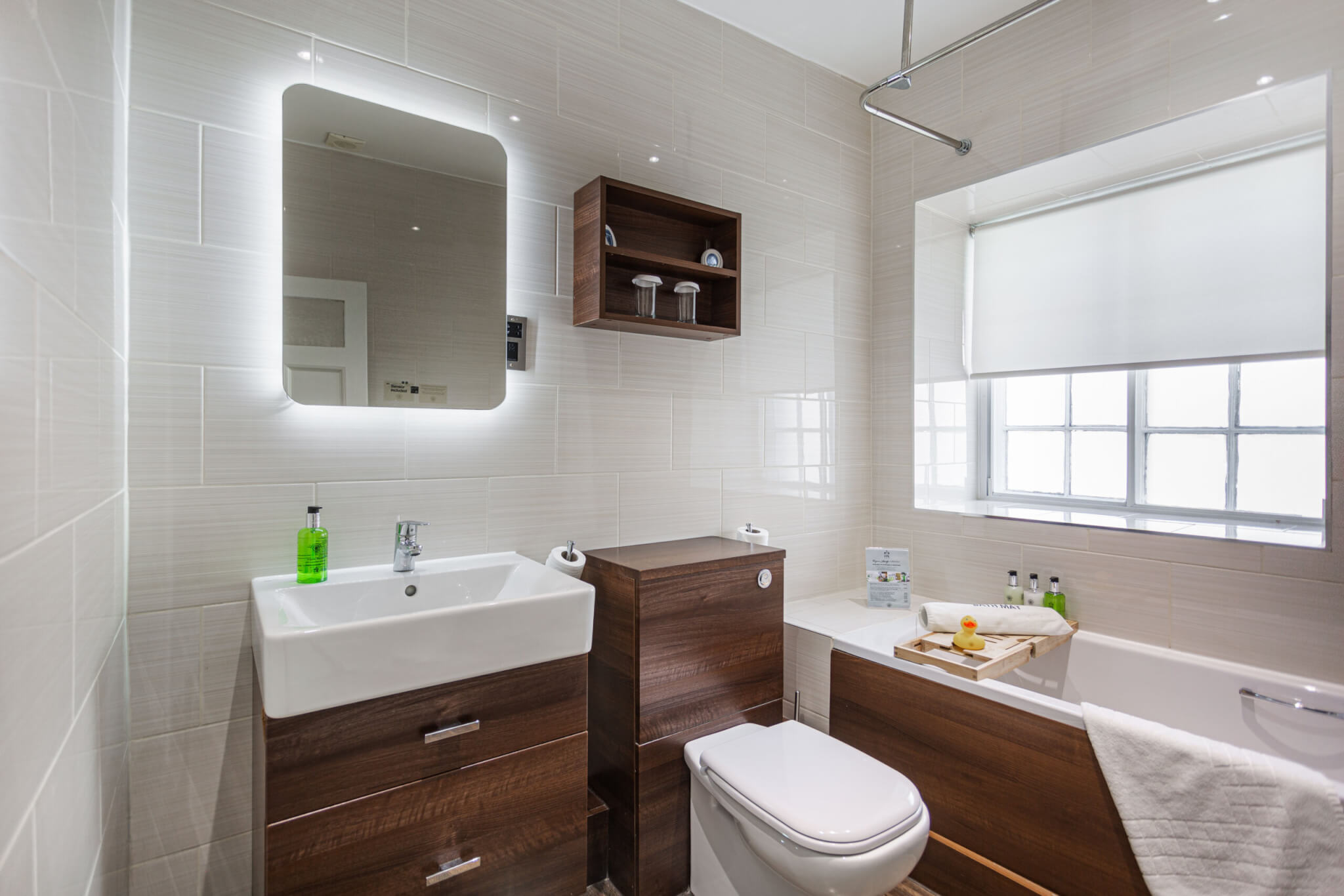 White Hart Royal Hotel Superior Double Room Bathroom scaled